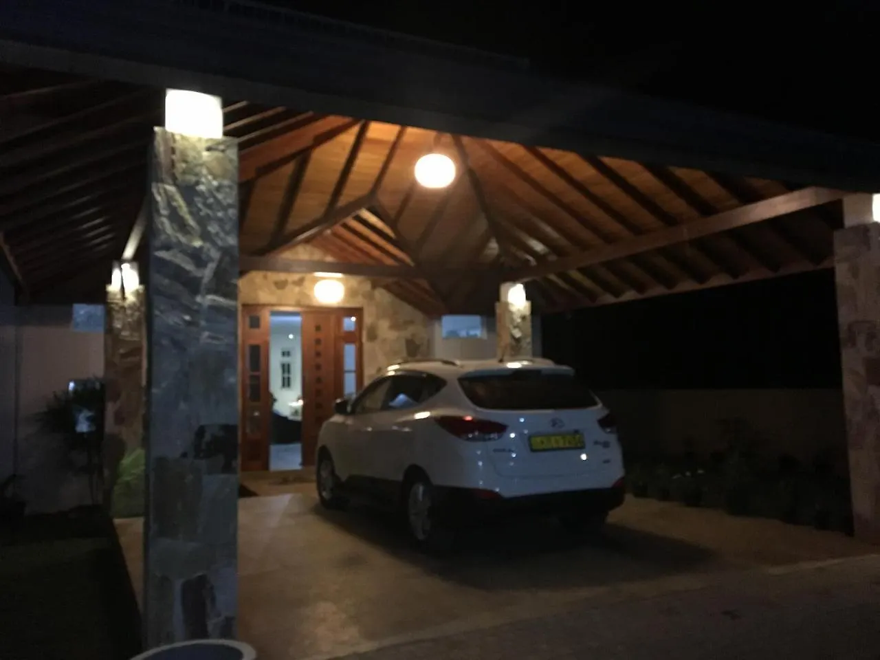 Grand Haven Luxury Villa 캔디